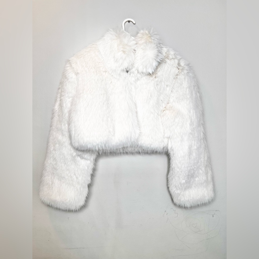 Alo Yoga Opulent Faux Fur Cropped Jacket Size Small Winter Coat LIMITED. - Picture 3 of 6